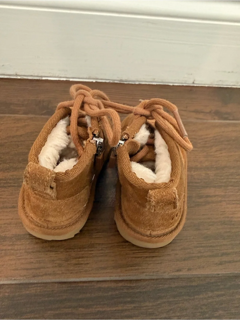 UGG Chestnut Suede Kids Lace-Up Nuemel Boots with Faux Fur size kids 6 youth
